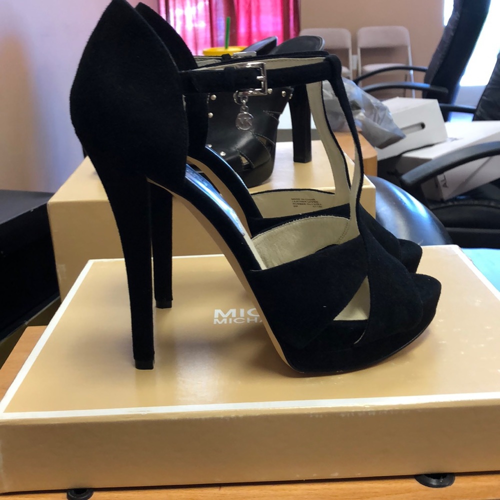 2 Pair Michael Kors Heels - Picture 4 of 6